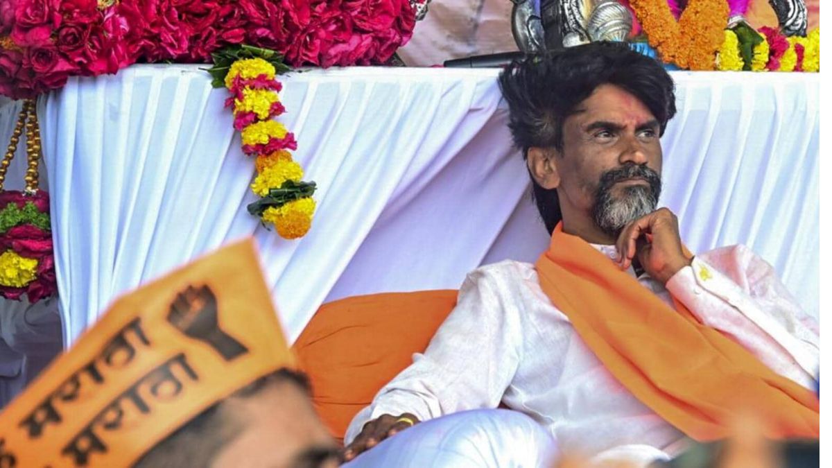 मराठा आरक्षण आंदोलन सफल, मनोज जरांगे ने  तोड़ा अनशन, राधाकृष्ण विखे पाटिल ने अपने हाथो से पिलाया जूस