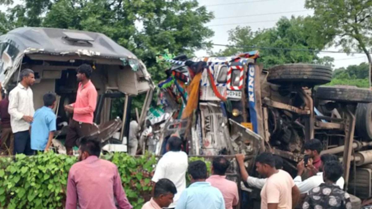 Washim: ट्रक ने निजी ट्रेवल्स बस को मारी टक्कर, दो की मौत; 20 घायल