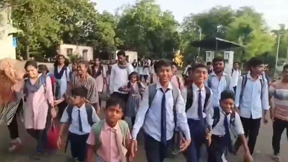 Amravati: चांदूर रेलवे-नांदगांव खंडेश्वर मार्ग पर समय पर बस सेवा न मिलने से छात्र नाराज़; डिपो प्रमुख को ज्ञापन देकर सुधार की मांग
