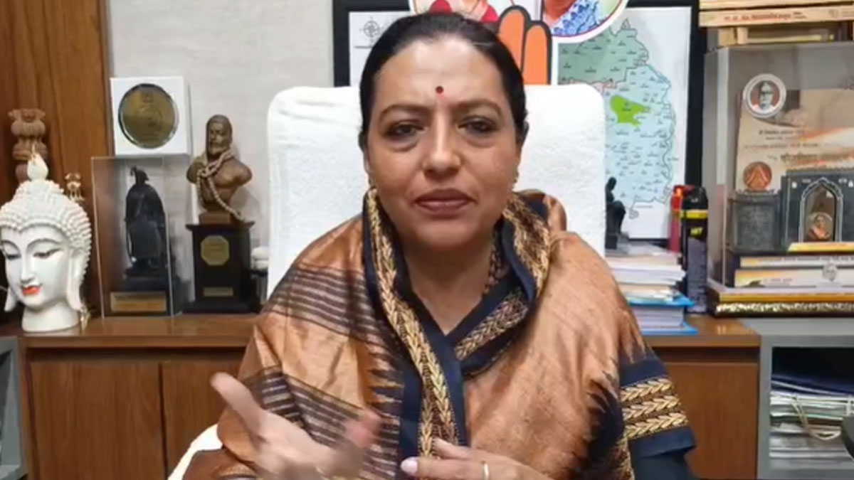 फडणवीस के अमरावती दौरे पर यशोमती ठाकुर का तीखा हमला, कहा - महायुति का उद्देश्य सिर्फ सत्ता और पैसा