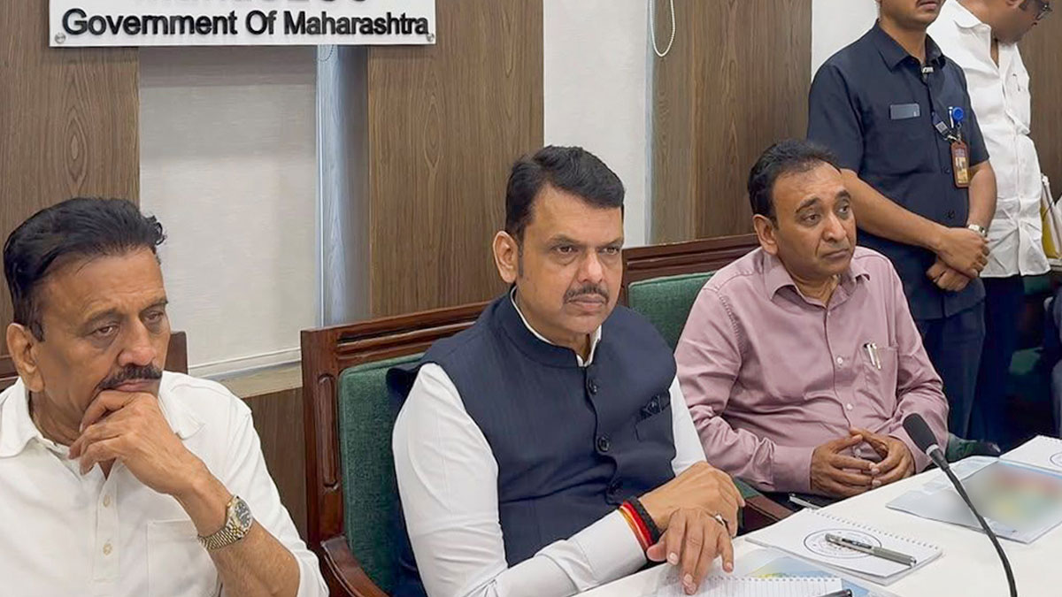 राज्य के कई हिस्सों में हो रही भारी बारिश, मुख्यमंत्री देवेंद्र फडणवीस ने आपातकालीन स्थिति में तुरंत कार्रवाई करने के दिए निर्देश