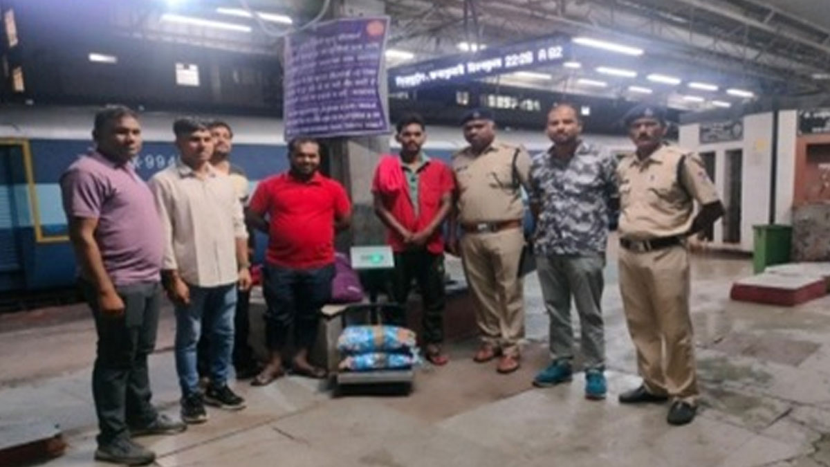 आरपीएफ का ऑपरेशन 'नार्कोस', रेलवे स्टेशन पर लावारिस बैग से 4.15 किलो संदिग्ध मादक पदार्थ बरामद