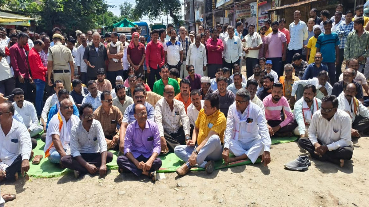 Akola: पातुर से अगिखेड़ खानापुर मार्ग की हालत ख़राब, नागरिकों ने किया रास्ता रोको आंदोलन