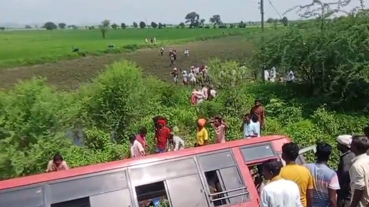 ﻿चंद्रपुर-चिमूर मार्ग पर पलटी एसटी बस, चालक की इलाज के दौरान मौत, करीब 12 यात्री घायल