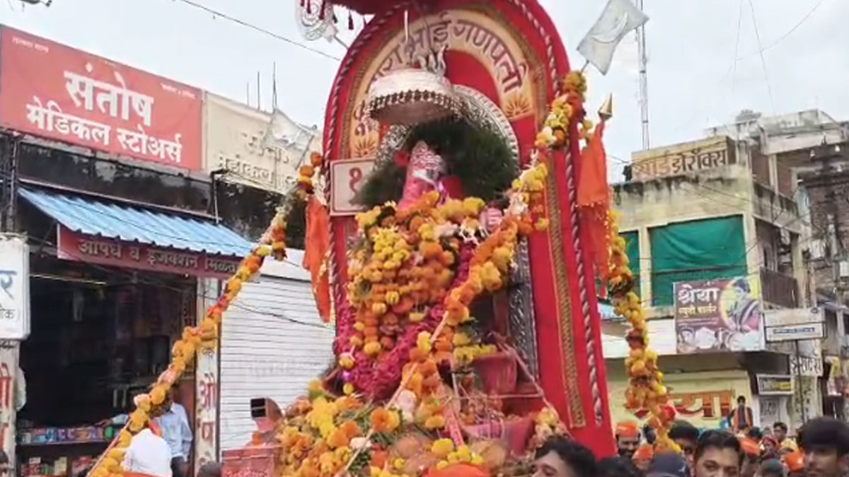 Akola: ﻿मंत्री, विधायक, सांसद और अन्य गणमान्यों ने की अकोला के प्रसिद्ध पूज्य बाराभाई गणपति की पूजा