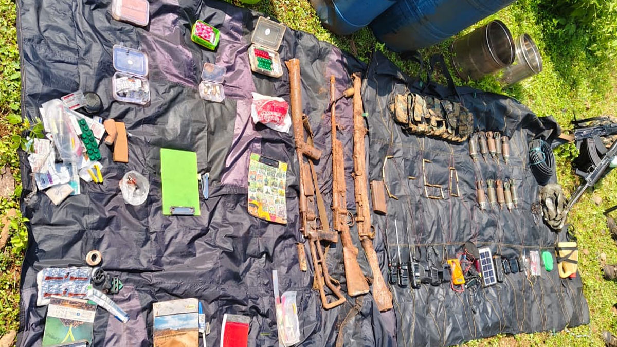 गडचिरोली में पुलिस को बड़ी कामयाबी, माओवादियों द्वारा जंगल में छिपाए छह हथियार और साहित्य किए बरामद