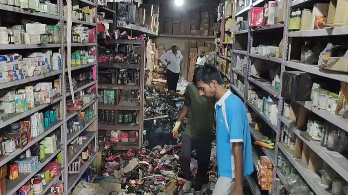 Buldhana: दवा की दुकान में भीषण आग, लाखों की दवाइयाँ जलकर खाक