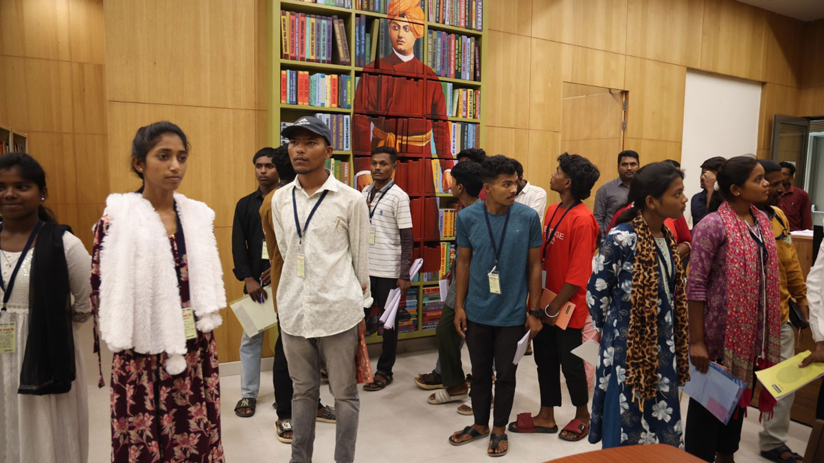 भामरागढ़ और बिनागुंडा के जंगलों से IIM नागपुर तक, पहली पीढ़ी के आदिवासी छात्रों ने देखे बड़े सपने