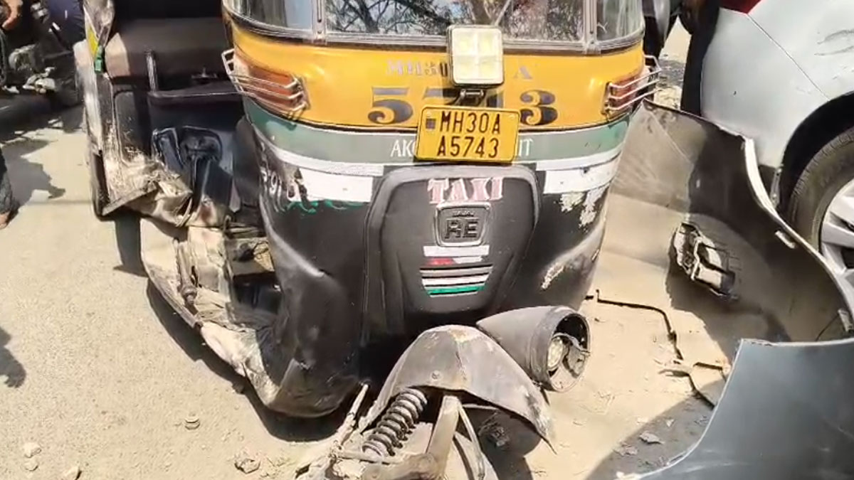 Akola: संतोषी माता चौक में तेज रफ्तार स्कॉर्पियो का कहर; कई वाहनों को मारी टक्कर, 7 से 8 लोग घायल