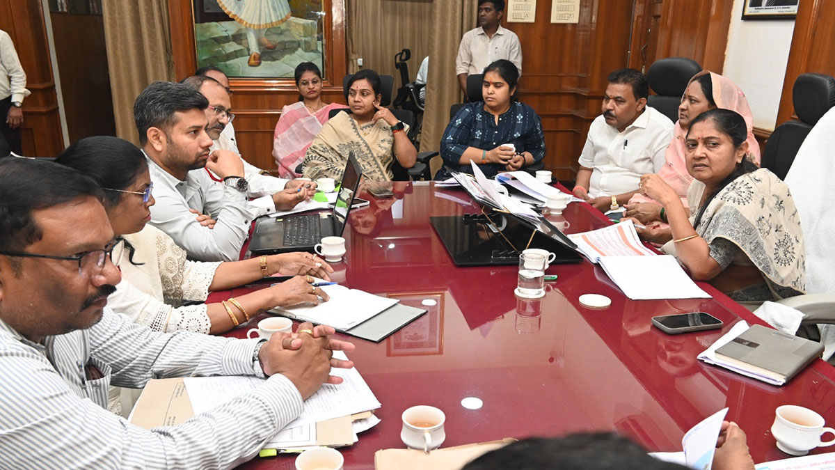 Nagpur: सार्वजनिक शौचालयों के आसपास हुड़दंग करने वालों पर सीधे दर्ज होगी FIR, लगेंगे CCTV; महापौर नीता ठाकरे ने दिए आदेश