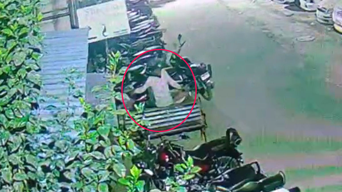 Nagpur: ﻿नागपुर में फिर सक्रिय हुए वाहन चोर, सीसीटीवी में कैद हुई तीन बाइक चोरी की वारदात