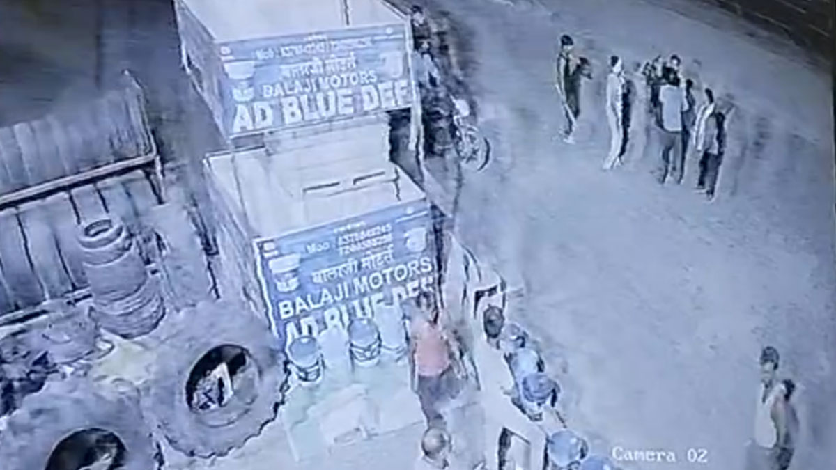 Buldhana: पेट्रोल के लिए खूनी हंगामा, तलवार-कोयता लेकर पेट्रोल पंप पर मचाया उत्पात