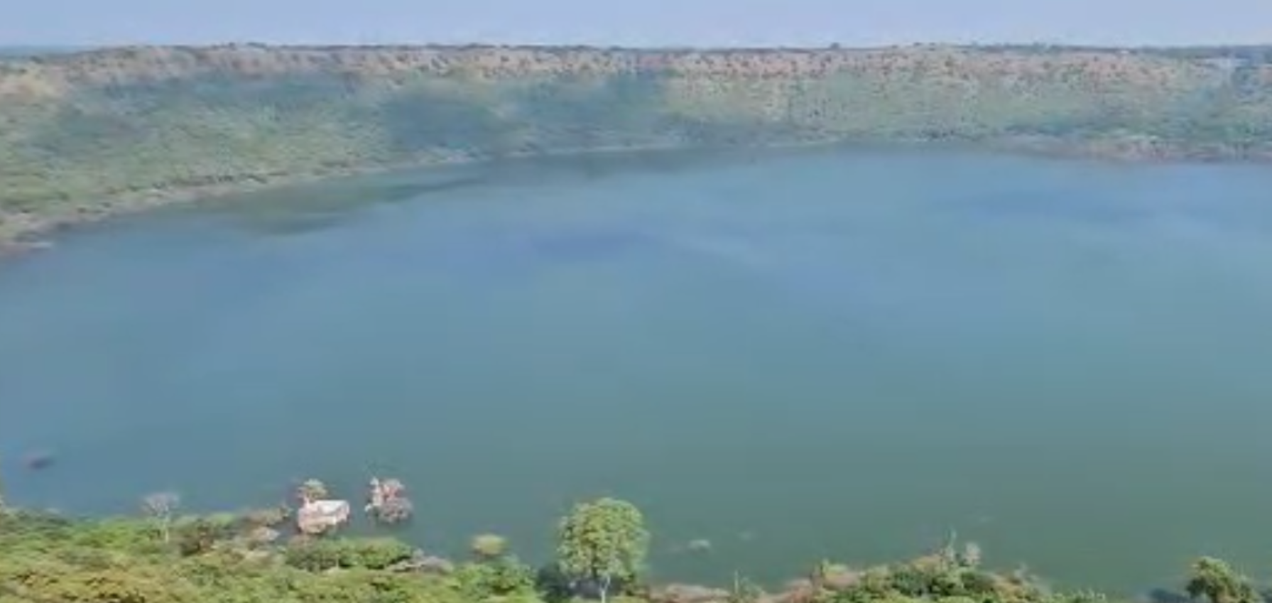 Buldhana: लोनार झील में मछलियाँ मिलने से मची हड़कंप, खारे पानी की विशिष्टता पर संकट