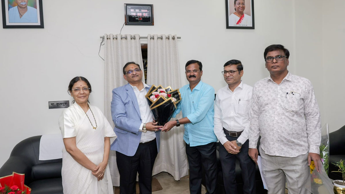 नागपुर विश्वविद्यालय को मिला नया प्र-कुलगुरु, डॉ. अखिलेश पेशवे ने कुलगुरु डॉ. मनाली क्षीरसागर की मौजूदगी में ग्रहण किया पद