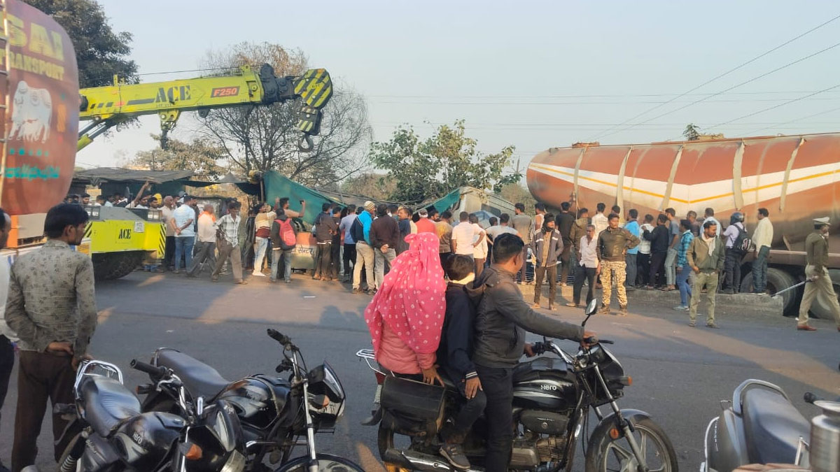 Chandrapur: घुग्घुस के धानोरा फाटा पर भीषण हादसा, सर्वदलीय रास्ता रोको आंदोलन के बाद मुआवजा मंजूर