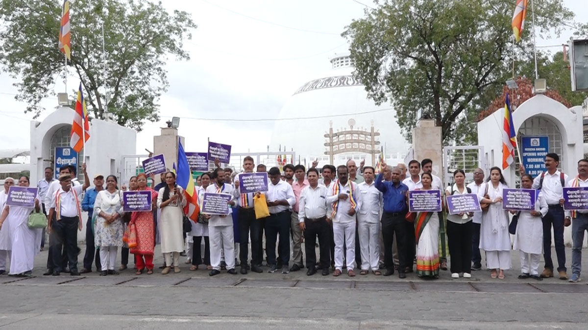 भारी बारिश में भी नहीं थमा दीक्षाभूमि का आंदोलन, 100 करोड़ के रुके हुए विकास कार्यों को शुरू करने की उठी मांग