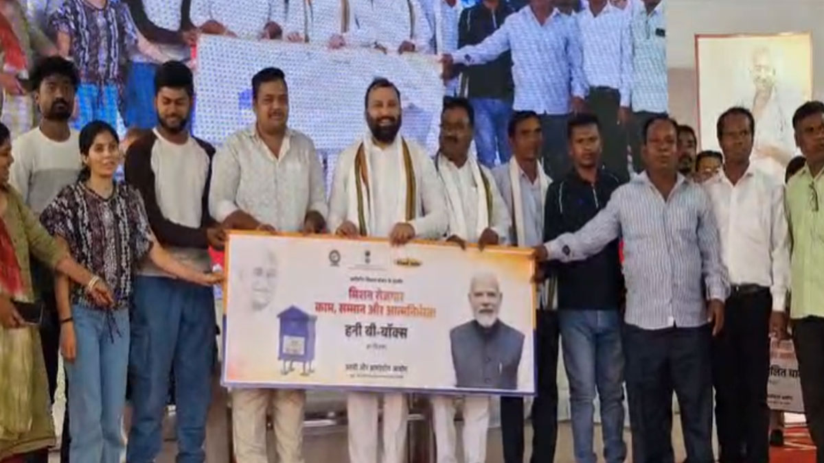 Wardha: ‘आत्मनिर्भरता’ को मिली रफ्तार, 340 कारीगरों को आधुनिक मशीनों का वितरण