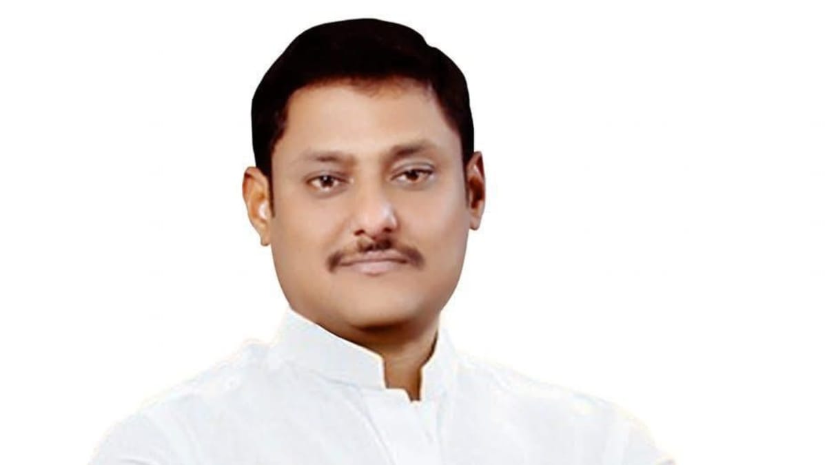 Chandrapur: जिला मध्यवर्ती बैंक अध्यक्ष रवींद्र शिंदे के खिलाफ भद्रावती पुलिस थाने में मारपीट का मामला दर्ज