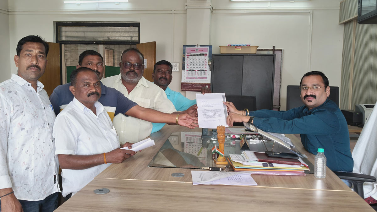 Amravati: ﻿तिवसा में सोयाबीन की खरीद शुरू होने के बावजूद नहीं लिया जा रहा माल, किसानों ने हिंसक आंदोलन की दी चेतावनी