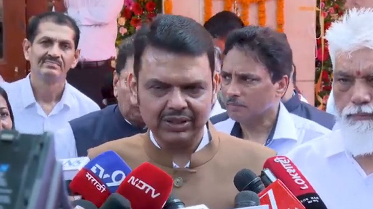 ईंधन संकट के बीच बोले सीएम फडणवीस- 'राज्य में पेट्रोल-डीजल की कमी नहीं, लोग अफवाहों से बचें और जमाखोरी न करें'
