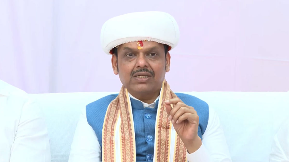 'शिवाजी कौन होता?' पुस्तक पर छिड़ा संग्राम: मुख्यमंत्री फडणवीस ने विवाद को बताया निरर्थक, विधायक संजय गायकवाड़ पर कसा तंज