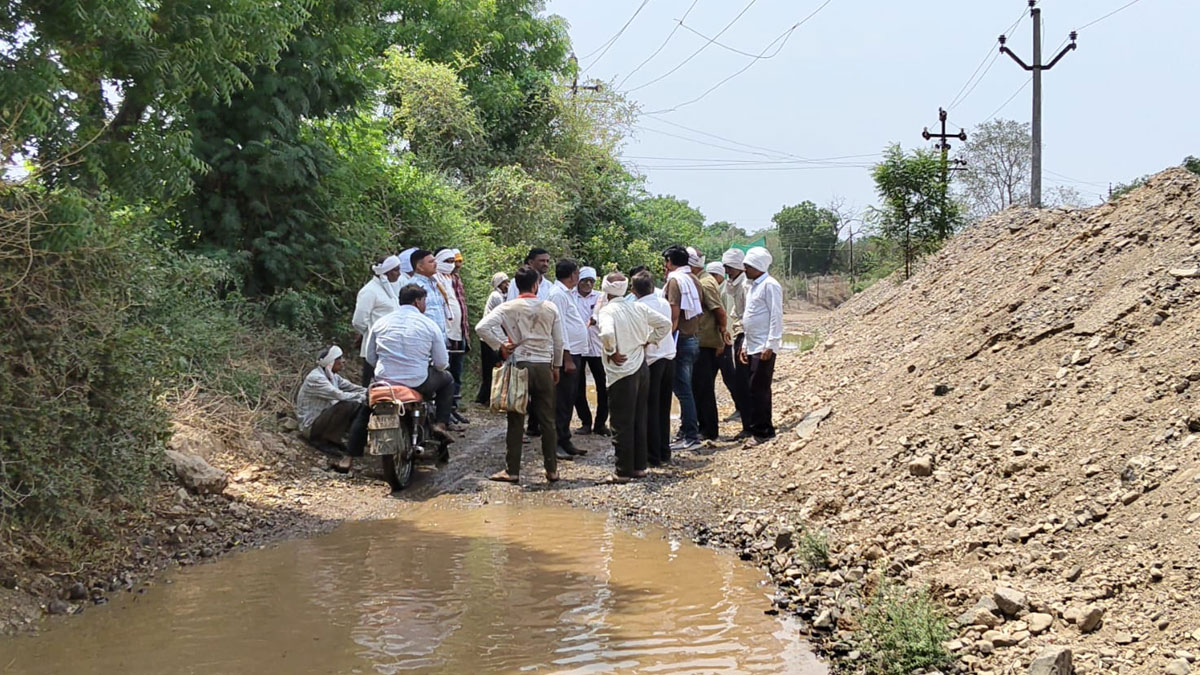 Buldhana: पद्मावती नदी पर बन रही सुरक्षा दीवार से किसानों की बढ़ी परेशानी, तहसील कार्यालय के सामने आंदोलन की चेतावनी