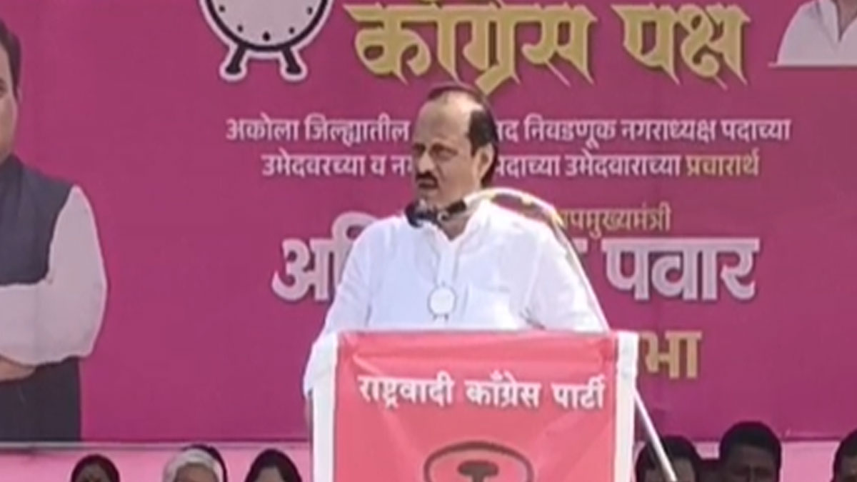 Akola: ﻿अपने बयान के लिए चर्चा में रहे अजित पवार ने अकोला में सार्वजनिक सभा में मांगी माफी