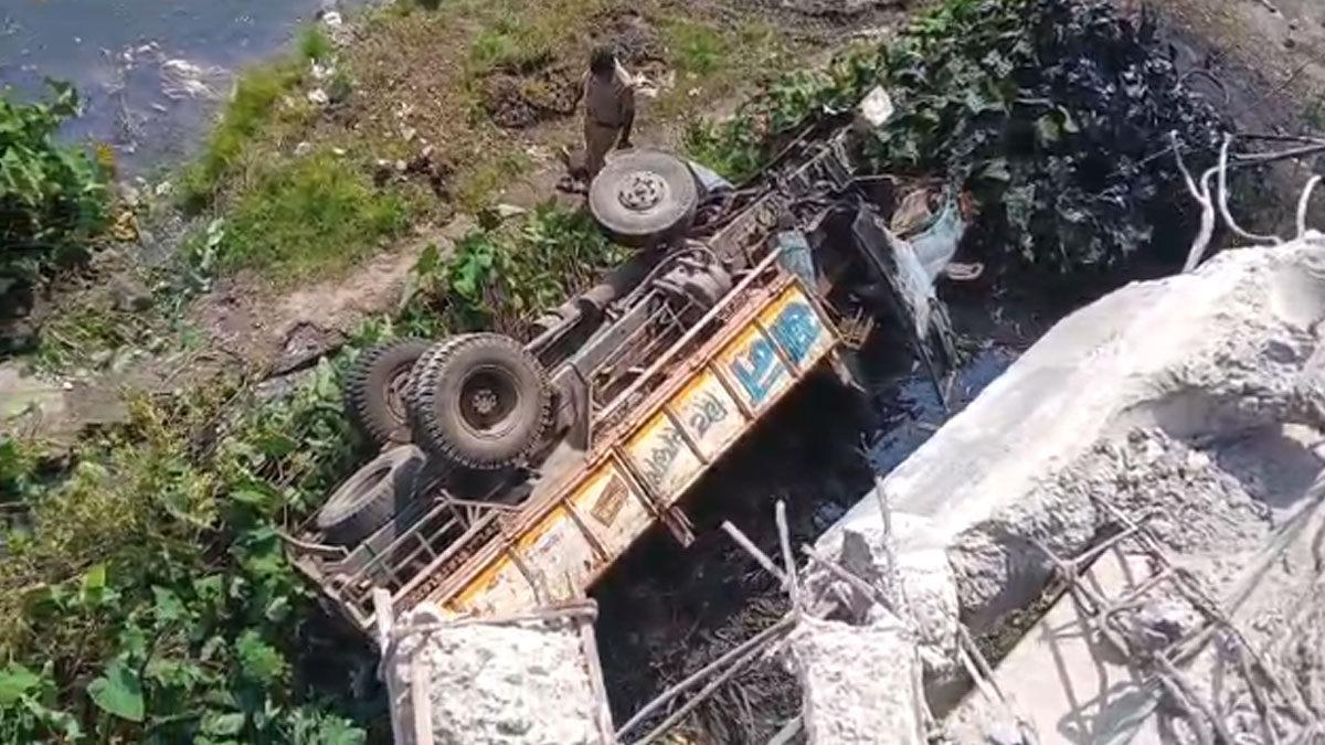 Amravati: भीषण सड़क हादसा, पेढ़ी नदी के पुल से नीचे गिरा ईंटों से भरा ट्रक; एक की मौत, दो गंभीर रूप से घायल