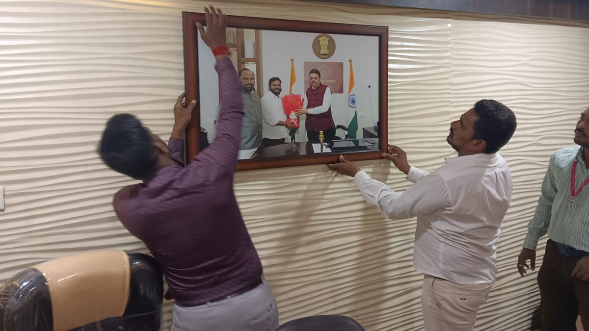 चंद्रपुर मनपा मे 'केबिन' को लेकर बढ़ा विवाद, मुनगंटीवार और जोरगेवार के समर्थक पार्षदों के बीच दिखा तीखा संघर्ष