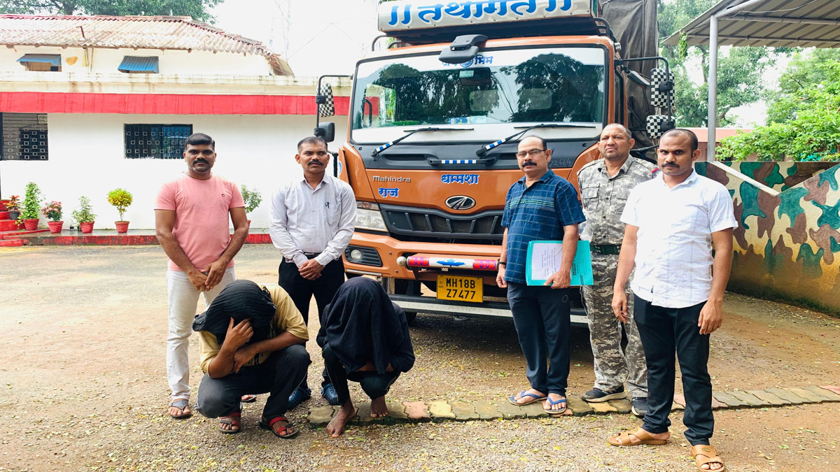 Gadchiroli: पुलिस की बड़ी कार्रवाई: 67.20 लाख रुपये की अवैध शराब और एक चार पहिया वाहन ज़ब्त; दो आरोपी गिरफ्तार