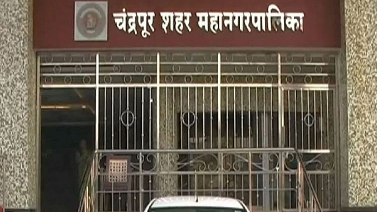 Chandrapur: मनपा की नाली सफाई के ‘विवादित’ ठेके को लेकर नगरसेविका के पति की स्थायी समिति सदस्यों से कथित ‘अर्थपूर्ण’ मुलाकातों की चर्चा