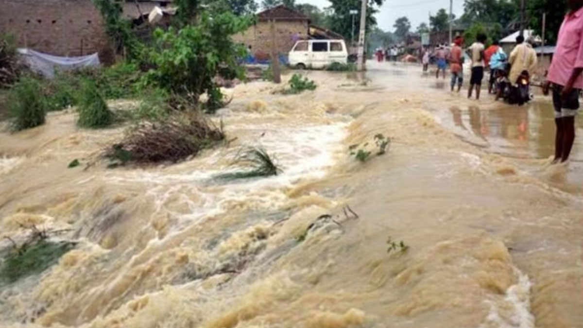 Washim: जिले में मूसलाधार बारिश, बाढ़ जैसे हालात; एक किसान की मौत