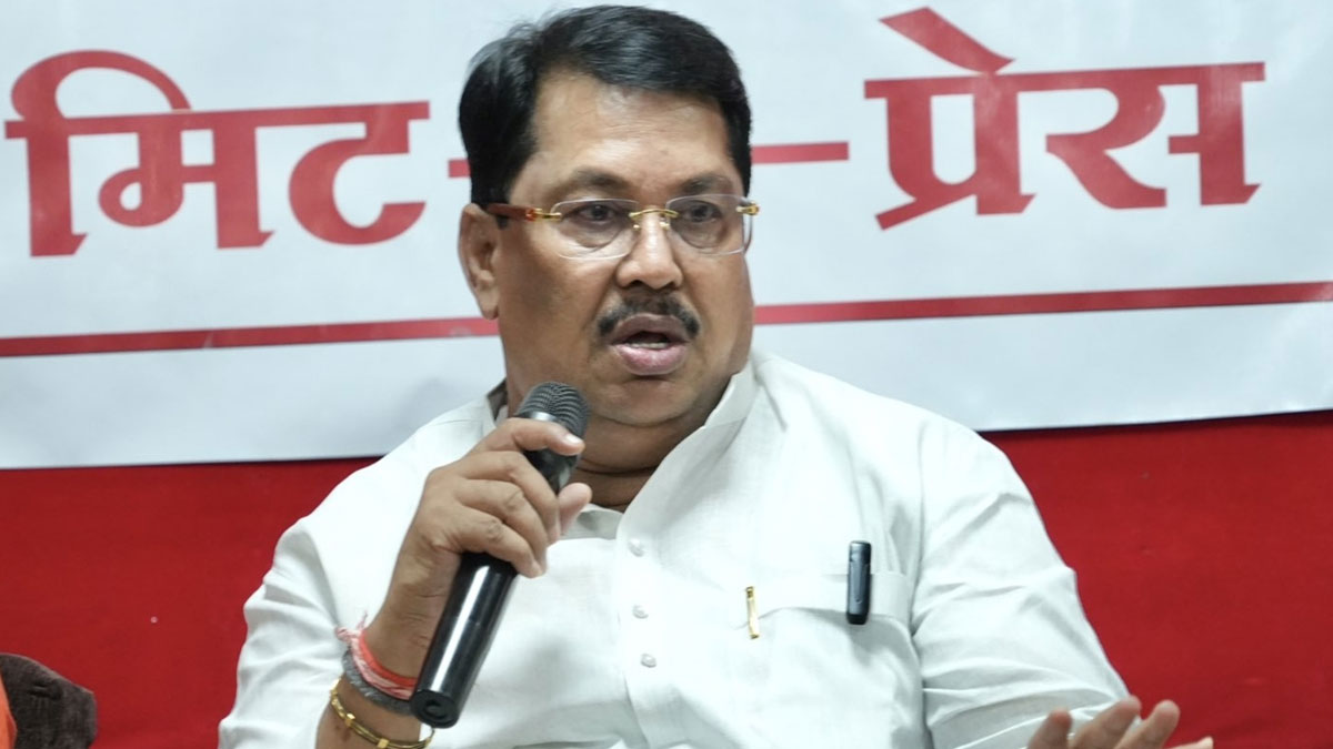 कॉर्पोरेट जिहाद के मुद्दे पर विजय वडेट्टीवार ने सरकार को घेरा, अशोक खरात मामले पर दोहरा मापदंड अपनाने का लगाया आरोप