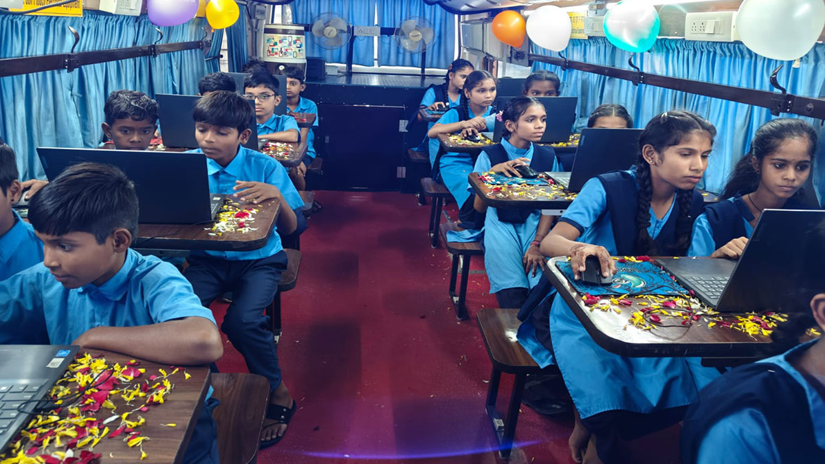 नागपुर महानगर पालिका द्वारा संचालित छात्रों के लिए अनोखा प्रयोग, ‘कंप्यूटर लैब बस’ की शुरुआत