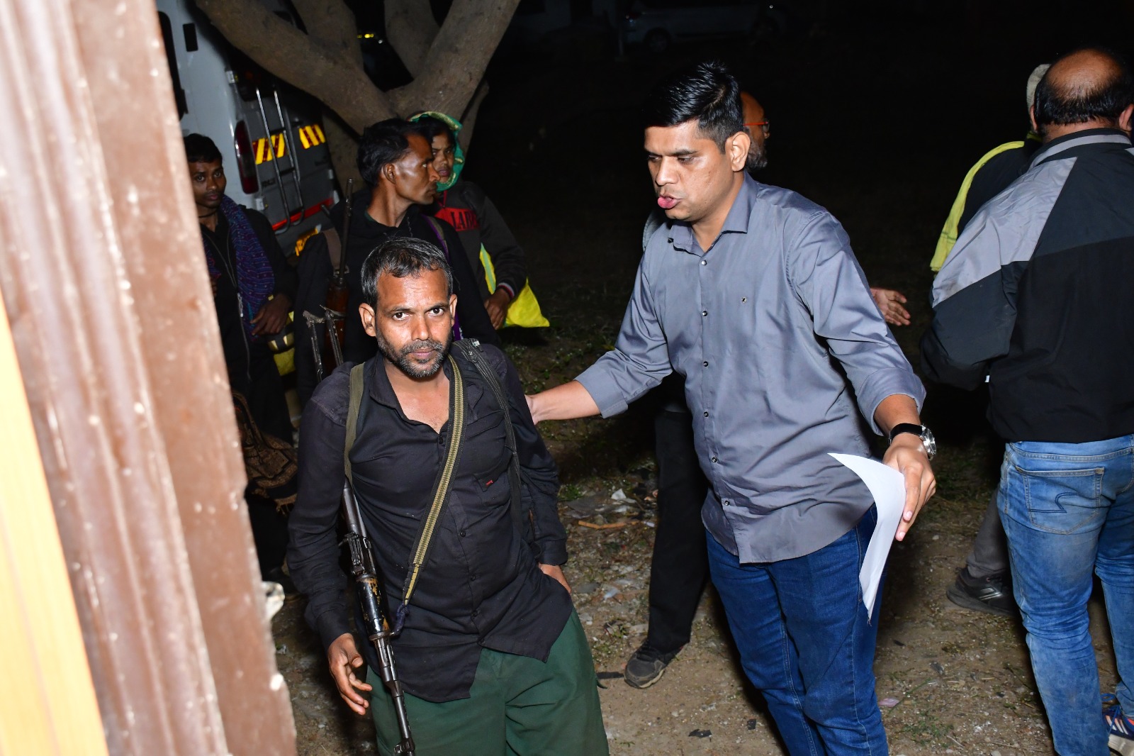 एंटी नक्सल अभियान को बड़ी कामयाबी, एमएमसी विशेष नक्सल समिती के प्रवक्ता अनंत उर्फ विकास नागपुरे ने 11 साथियों के साथ किया आत्मसमर्पण; कल ही पत्र जारी कर एक जनवरी तक मांगी थी मोहलत