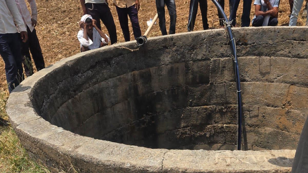 Buldhana: दिल दहलाने वाली वारदात! पत्नी के मायके जाने को लेकर पिता से हुआ विवाद, व्यक्ति ने 4 बच्चों को कुएं में फेंका, फिर खुद भी की खुदकुशी