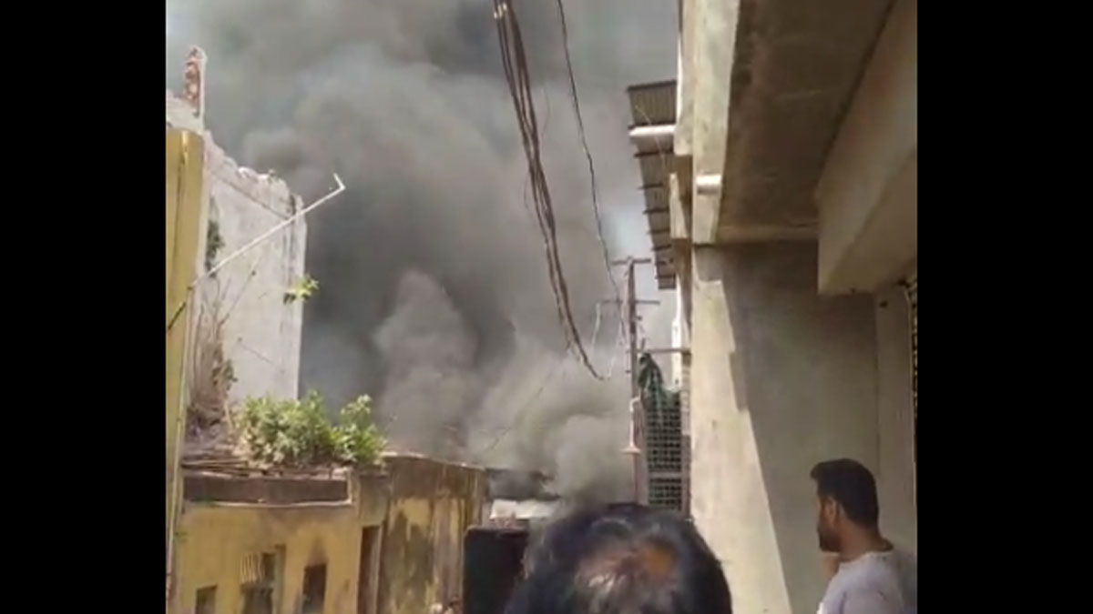 Yavatmal: यवतमाल के अप्सरा टॉकीज क्षेत्र में भीषण आग, गद्दे-रजाई बनाने वाले व्यापारी को लाखों का नुकसान