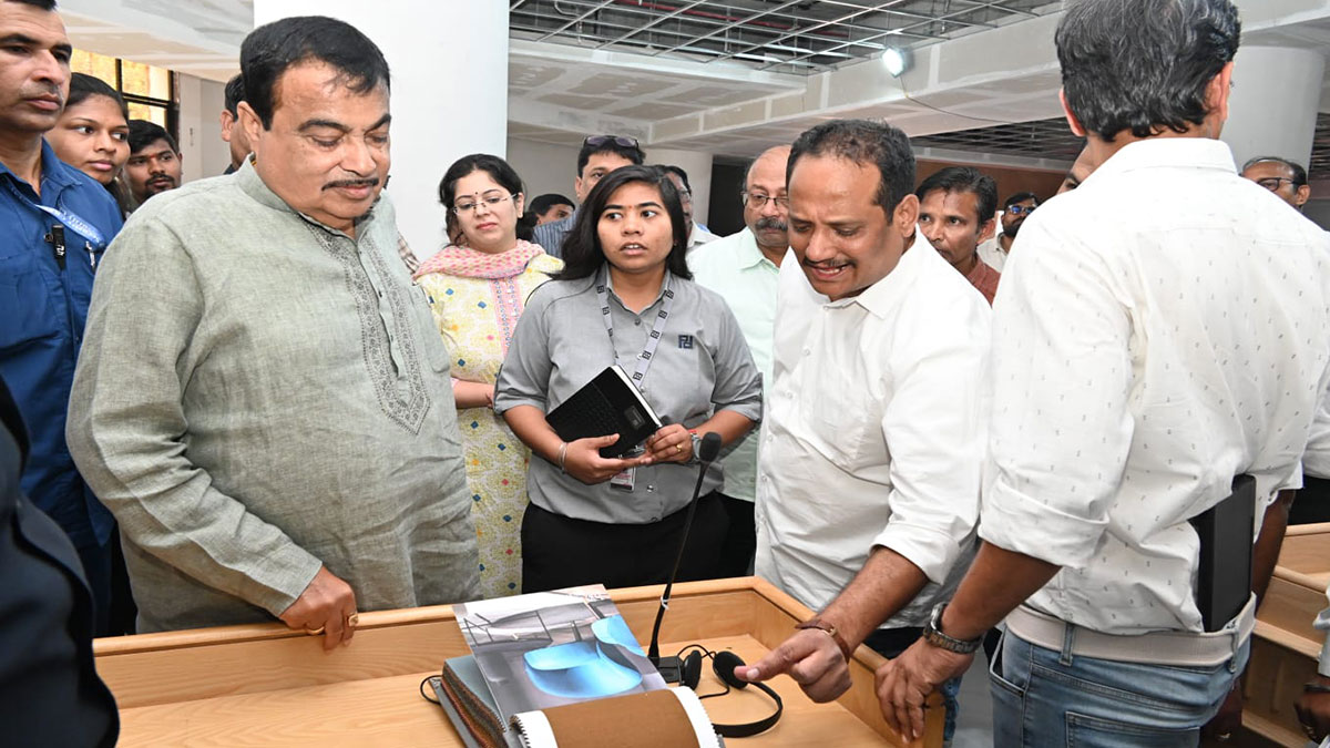 केंद्रीय मंत्री नितीन गडकरी टाउन हॉल निर्माण कार्य का किया निरिक्षण, अत्याधुनिक सुविधाओं से सुसज्जित भवन बनाने के दिए निर्देश