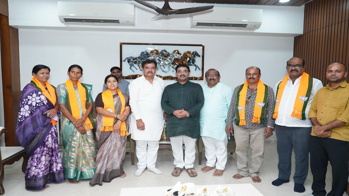 विधान परिषद चुनाव से पहले कांग्रेस को बड़ा झटका, लाखांदूर नगर पंचायत के 5 नगरसेवकों का भाजपा में प्रवेश