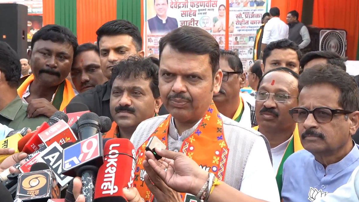 चुनाव प्रचार से दूर MVA पर फडणवीस का तंज, कहा- घर में बैठकर चुनाव नहीं जीता जाता;आईआईडी बॉम्बे का नाम बदलने के लिखूंगा पत्र