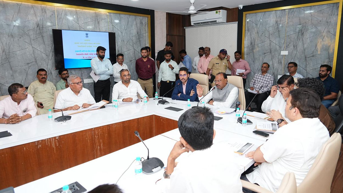 विकास कार्यों पर पालकमंत्री चंद्रशेखर बावनकुले का बड़ा एक्शन; पानधन रास्ते, जन आरोग्य और जल आपूर्ति को लेकर दिए कड़े निर्देश