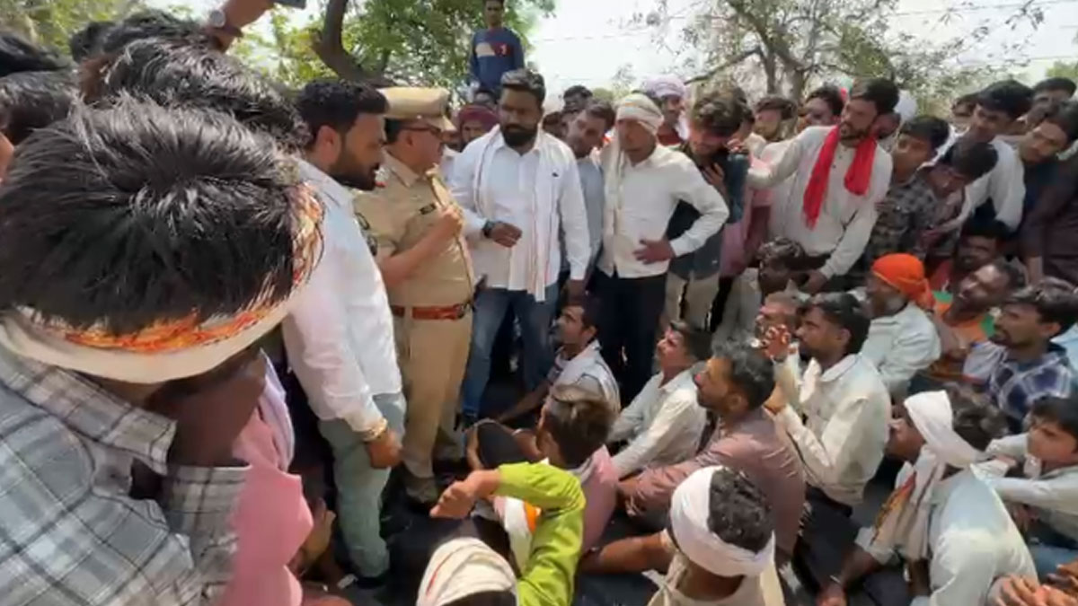 Buldhana: पेट्रोल-डीजल संकट पर फूटा किसानों का गुस्सा, हाईवे पर किया चक्काजाम