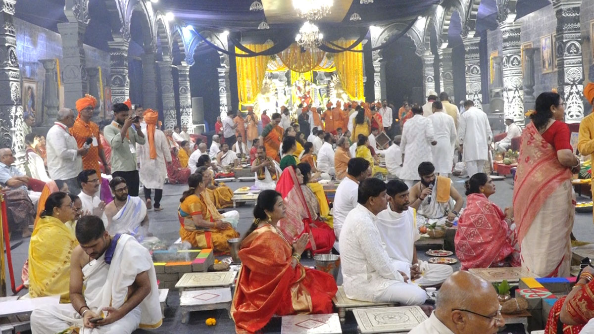 देवेंद्र फडणवीस @56; मुख्यमंत्री के दीर्घायु के लिए नागपुर में भाजपा का महायज्ञ, विविध पंथों और संप्रदाय के 56 लोगों ने दी आहुति