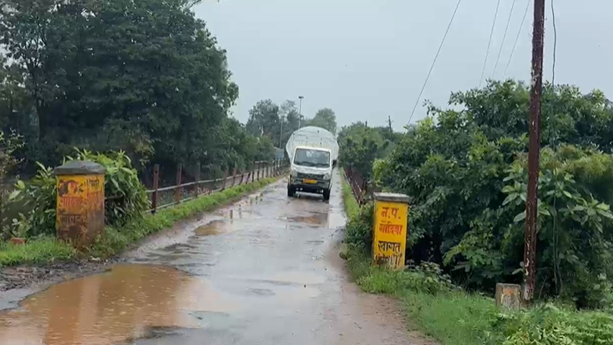 Gondia: गोंदिया में पंगोली नदी पर बना पुल खस्ताहाल, कभी भी गिर सकता है