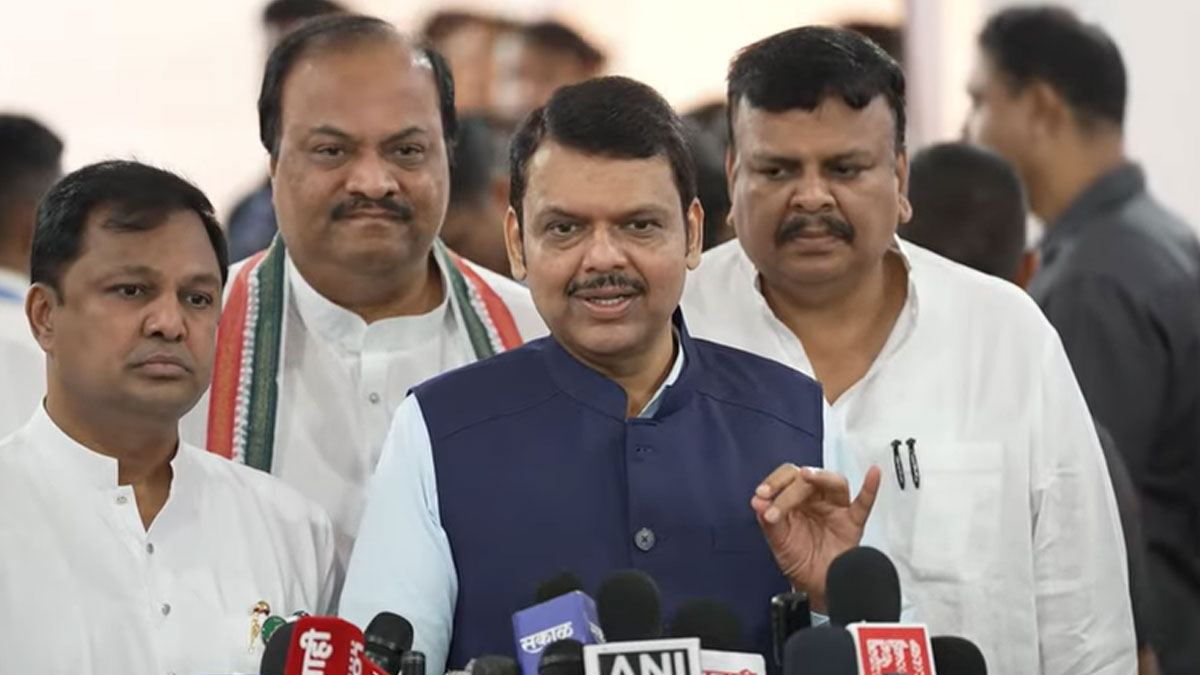 मनसे नेता वह रूट मांग रहे थे जहां रैली जाने के बाद होता टकराव, मुख्यमंत्री फडणवीस बोले- असामाजिक तत्त्व कर सकते थे माहौल ख़राब