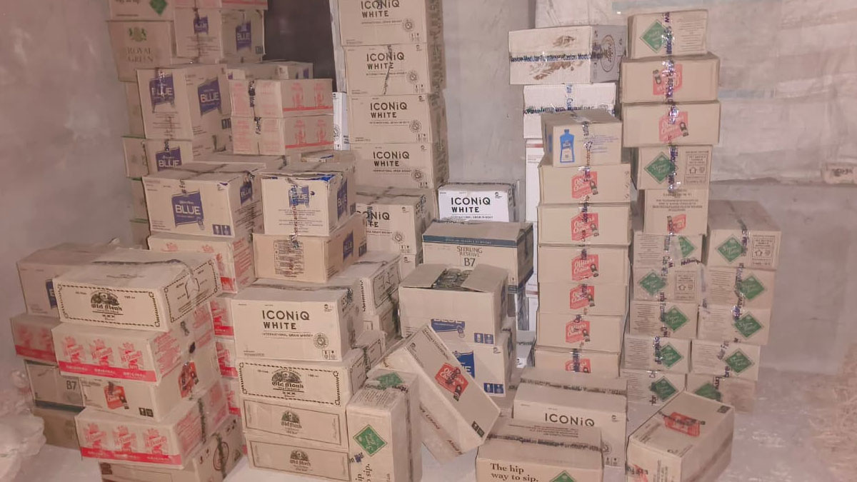 Wardha: ﻿नगर परिषद चुनाव से पहले अवैध शराब फैक्ट्री का भंडाफोड़, 250 पेटी शराब जब्त, मुख्य आरोपी मौके से फरार