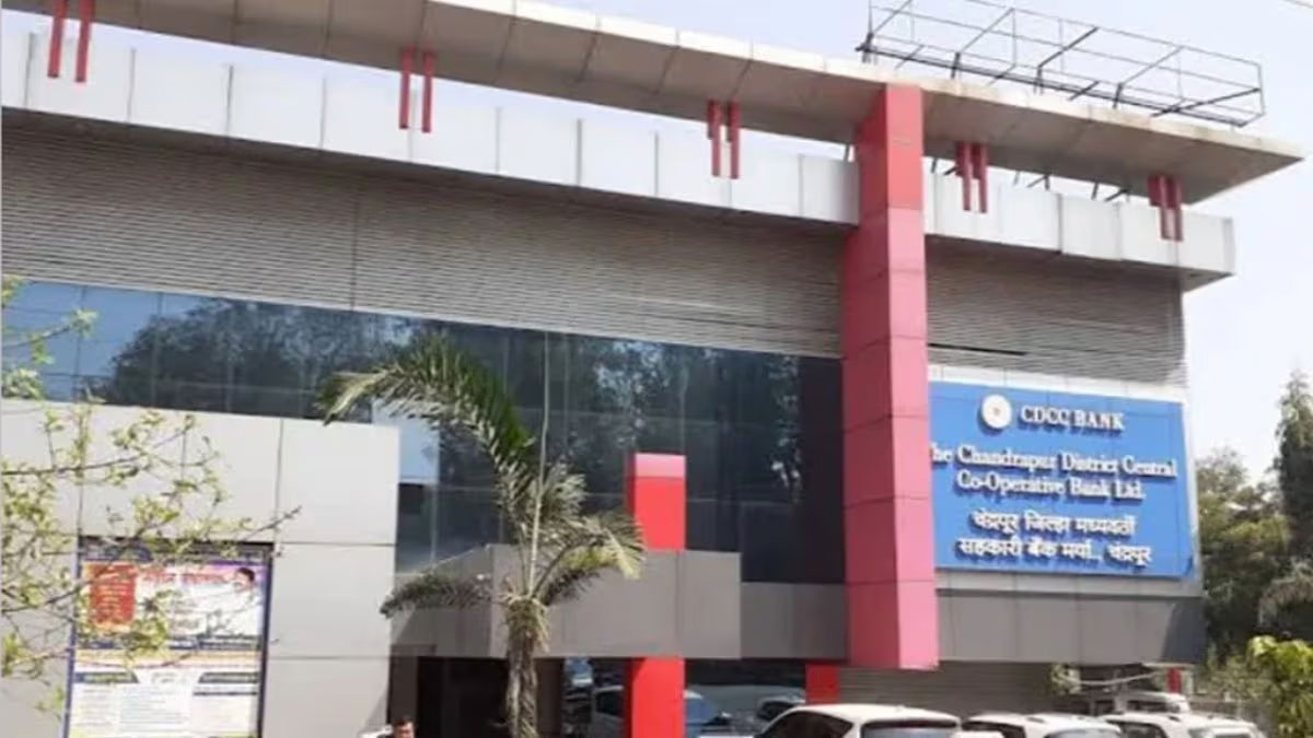 चंद्रपुर जिला बैंक चुनाव में मतदाताओं को लाखों का लालच और पर्यटन का प्रलोभन, चुनाव से पहले ही जमकर ‘डीलबाजी’