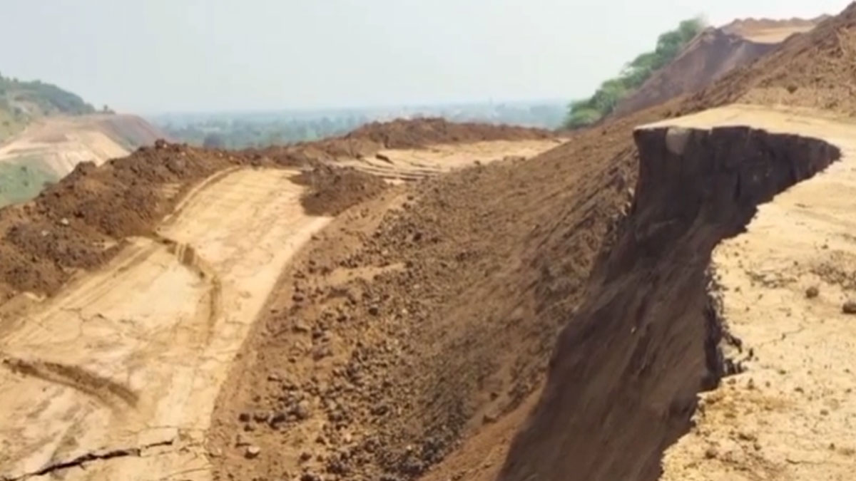 वेकोलि खदान की मिट्टी के पहाड़ में भयंकर धंसान, सैकड़ों घर बाल-बाल बचे; DGMS नियमों की अनदेखी का आरोप