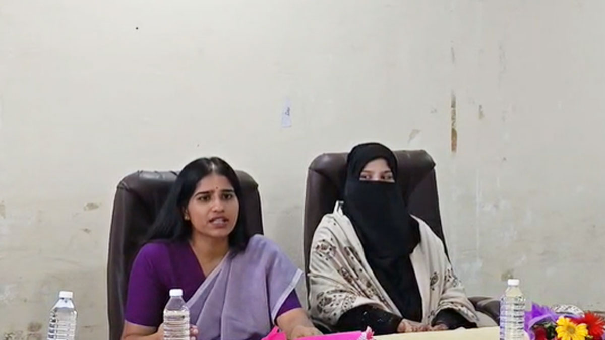 Akola: जिलाधिकारी वर्षा मीना का बालापुर दौरा, जनता के काम तुरंत निपटाने के अधिकारियों को सख्त निर्देश