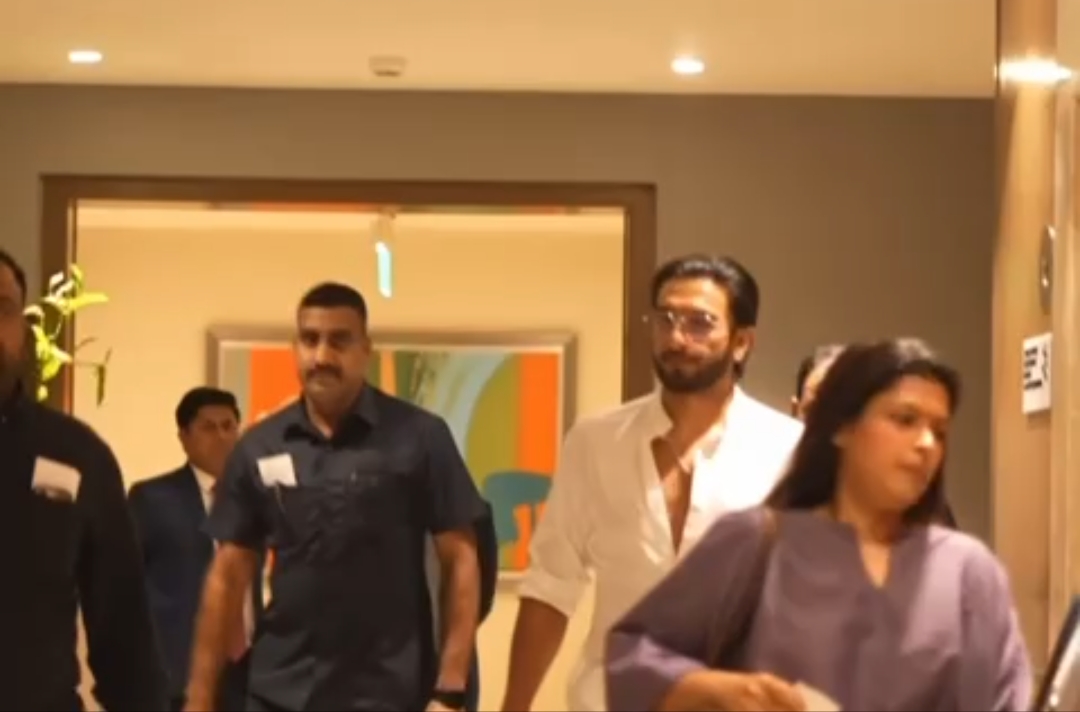 Dhurandhar की सफलता के बीच नागपुर पहुंचे अभिनेता Ranvir Singh, संघ मुख्यालय पहुंचकर सरसंघचालक मोहन भागवत से की मुलाकात